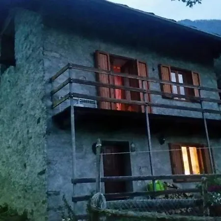 Casa Indipendente Val D'Ayas - Challand Saint Anselme Exterior photo